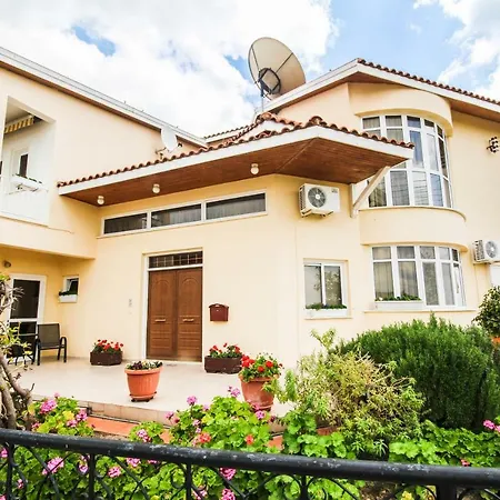 Huge Family Villa Larnaca
