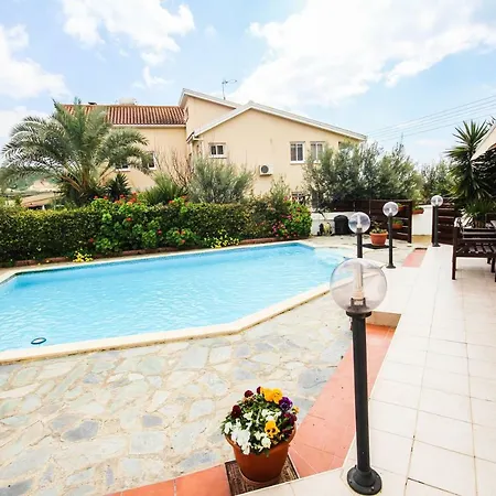 Villa Huge Family